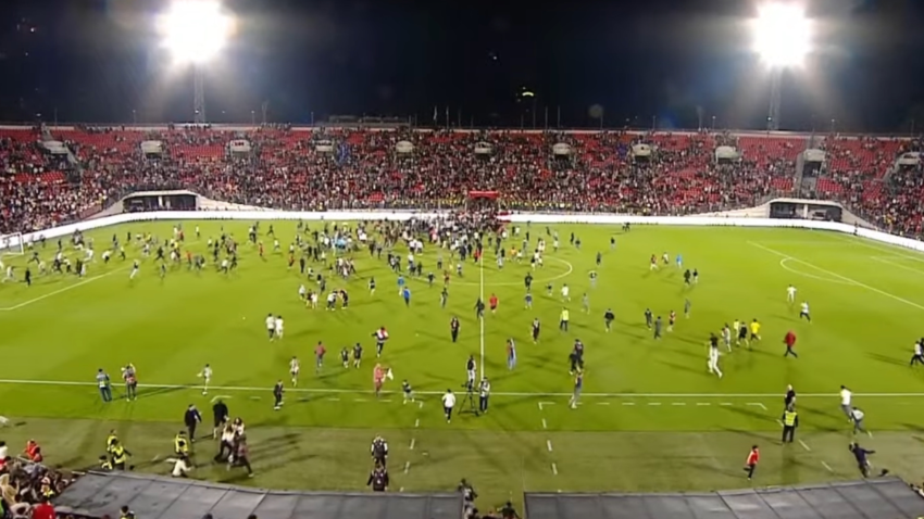 დამტვრეულია ლეგენდა - ვინ მიიღო ტრამვა, როდესაც მოედანზე ხალხი შეცვივდა