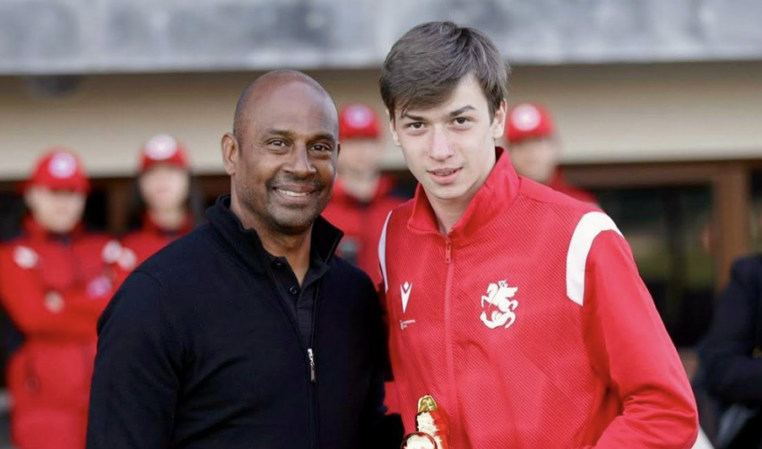 თორნიკე კვარაცხელიას უდიდესი მიღწევა - პატარა კვარა საუკეთესო ფეხბურთელად დაასახელეს