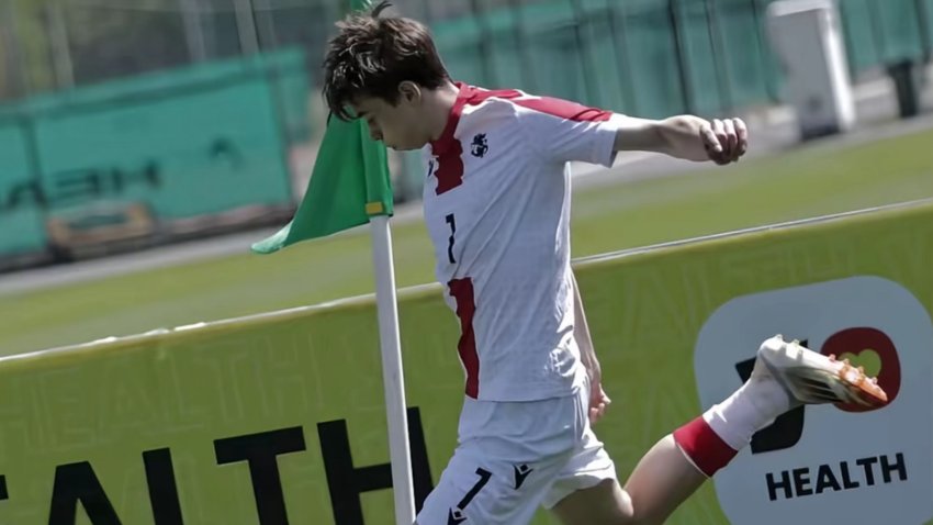 თორნიკე კვარაცხელიამ გულშემატკივრები გააფრთხილა - რა ფოტოს აქვეყნებს კვარას ძმა