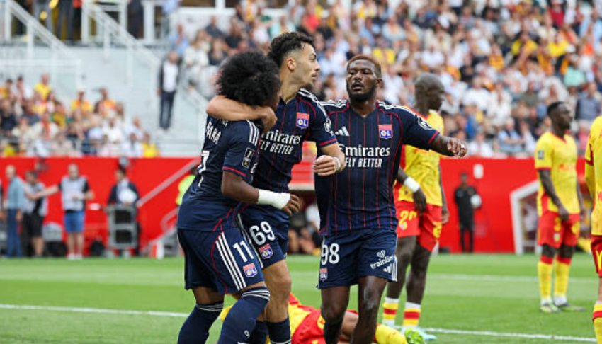 “ლიგა 1-ის ნამდვილი მეფეა” - როგორ ეხმაურებიან ფანები მიქაუტაძის გოლს