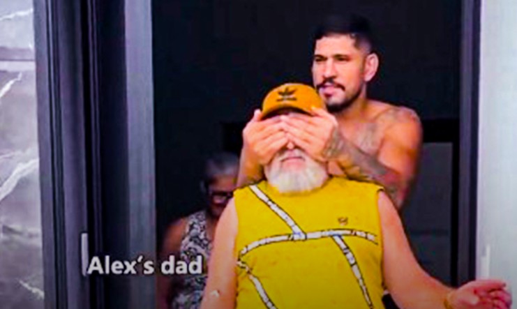 ალექს პერეირამ მამიკოს საოცარი საჩუქარი მიუძღვნა და ძალიან გაახარა